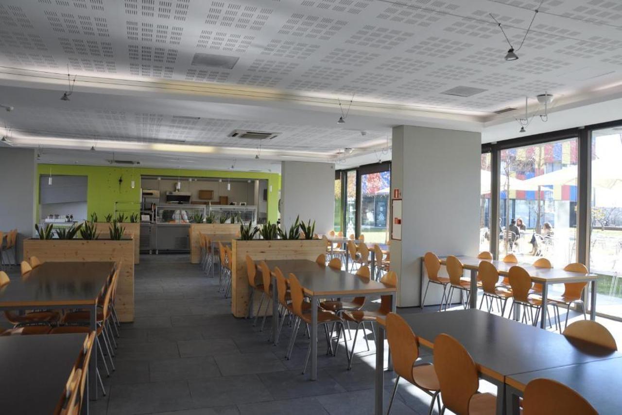 Centre Esplai Albergue El Prat de Llobregat Luaran gambar